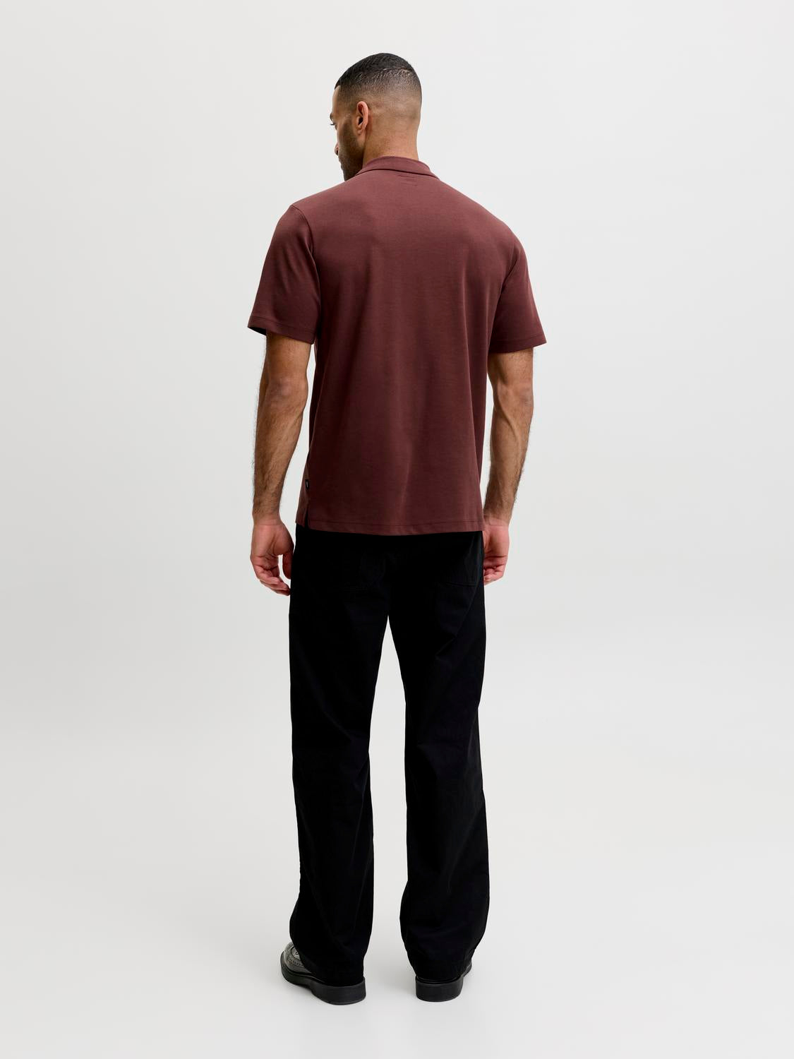 model_shot-back